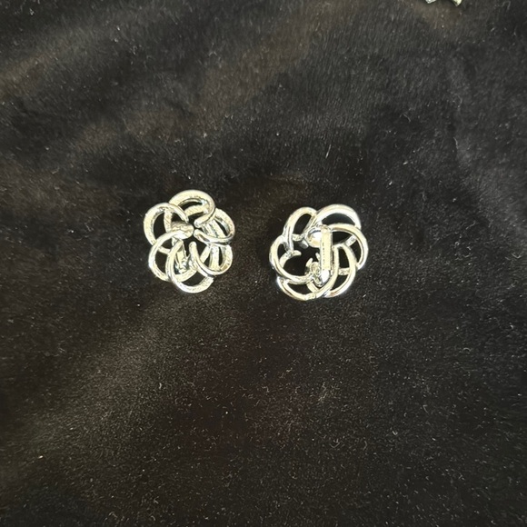 Elegant  Vintage Silver Tone clip on Earrings (  2 pairs) - Picture 2 of 4